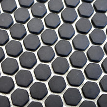 Załaduj obraz do przeglądarki galerii, Mozaika szklana kolor czarny mat hexagon T 513 - MOZ 5416 VP