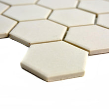 Załaduj obraz do przeglądarki galerii, Mozaika ceramiczna kolor biały - ciemny beż mat hexagon T3
