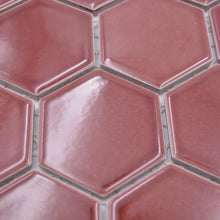 Załaduj obraz do przeglądarki galerii, Mozaika ceramiczna kolor burgundowy połysk hexagon T 39