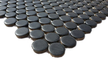 Załaduj obraz do przeglądarki galerii, Mozaika ceramiczna, penny , guzik, kolor czarna, mat, kółka
