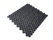 Załaduj obraz do przeglądarki galerii, Mozaika ceramiczna, penny , guzik, kolor czarna, mat, kółka