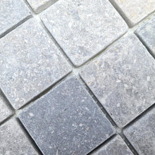 Załaduj obraz do przeglądarki galerii, Mozaika kamienna - marmur kolor jasny szary mat T 282
