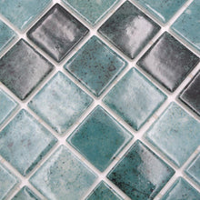 Załaduj obraz do przeglądarki galerii, Kolor mix zielony T5 połysk mozaika szklana