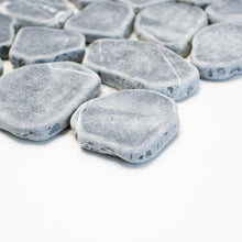 Załaduj obraz do przeglądarki galerii, Mamień naturalny - rzeczny kolor czarny mat - płaski