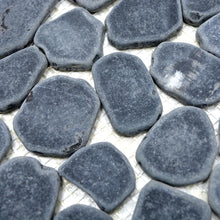 Załaduj obraz do przeglądarki galerii, Mamień naturalny - rzeczny kolor czarny mat - płaski