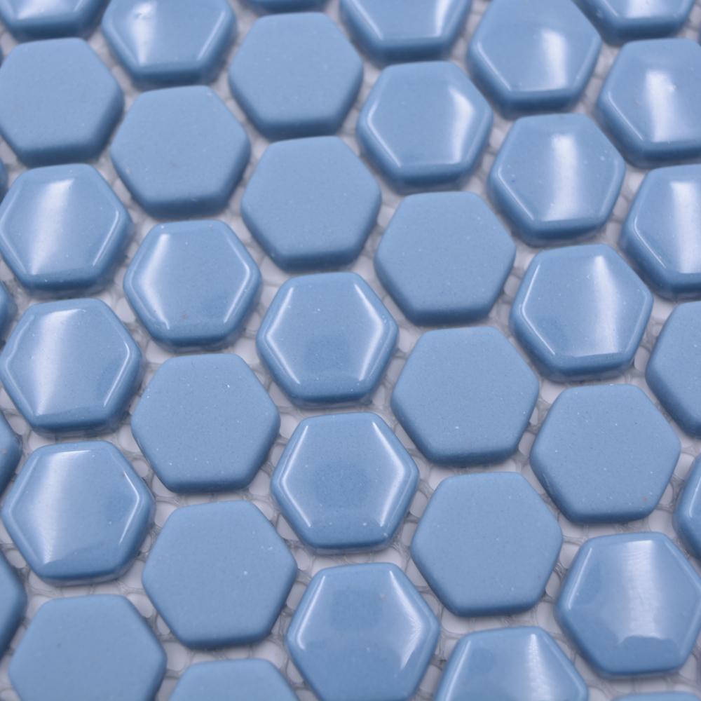 Aranżacja Mozaika szklana kolor niebieski mat hexagon T 540