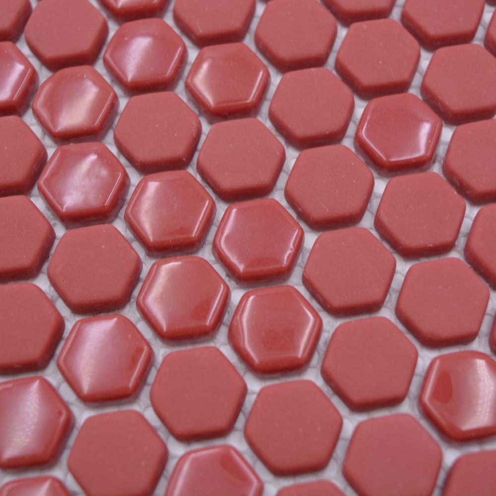 Aranżacja Mozaika szklana kolor czerwony mat hexagon T 517