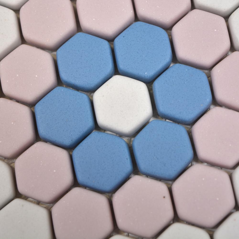 Aranżacja Mozaika szklana kolor mix niebieski różowy biały mat hexagon T 533