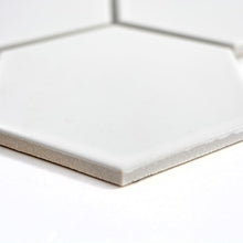 Załaduj obraz do przeglądarki galerii, Mozaika ceramiczna kolor biały mat hexagon T6
