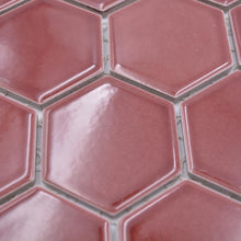 Załaduj obraz do przeglądarki galerii, Mozaika ceramiczna kolor burgundowy połysk hexagon T 39
