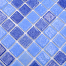 Załaduj obraz do przeglądarki galerii, Mozaika szklana kolor niebieski mieszany połysk T 546
