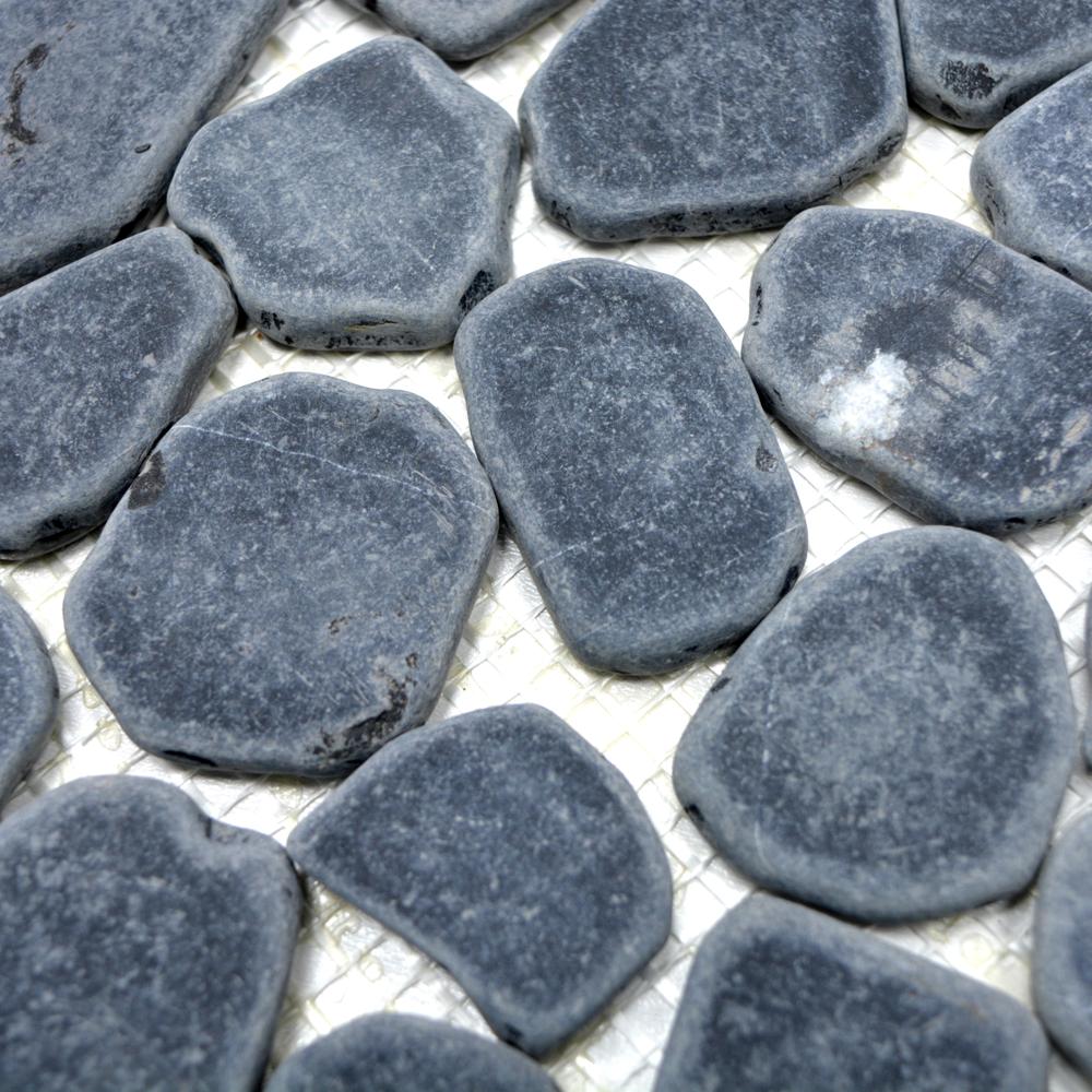 Aranżacja Mamień naturalny - rzeczny kolor czarny mat - płaski